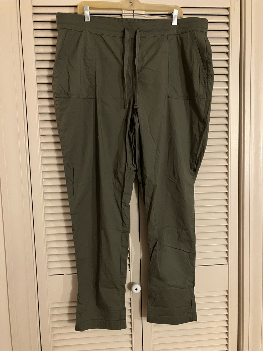 torrid 2R (18-20) Olive Pull-on Boot cut Cargo pants